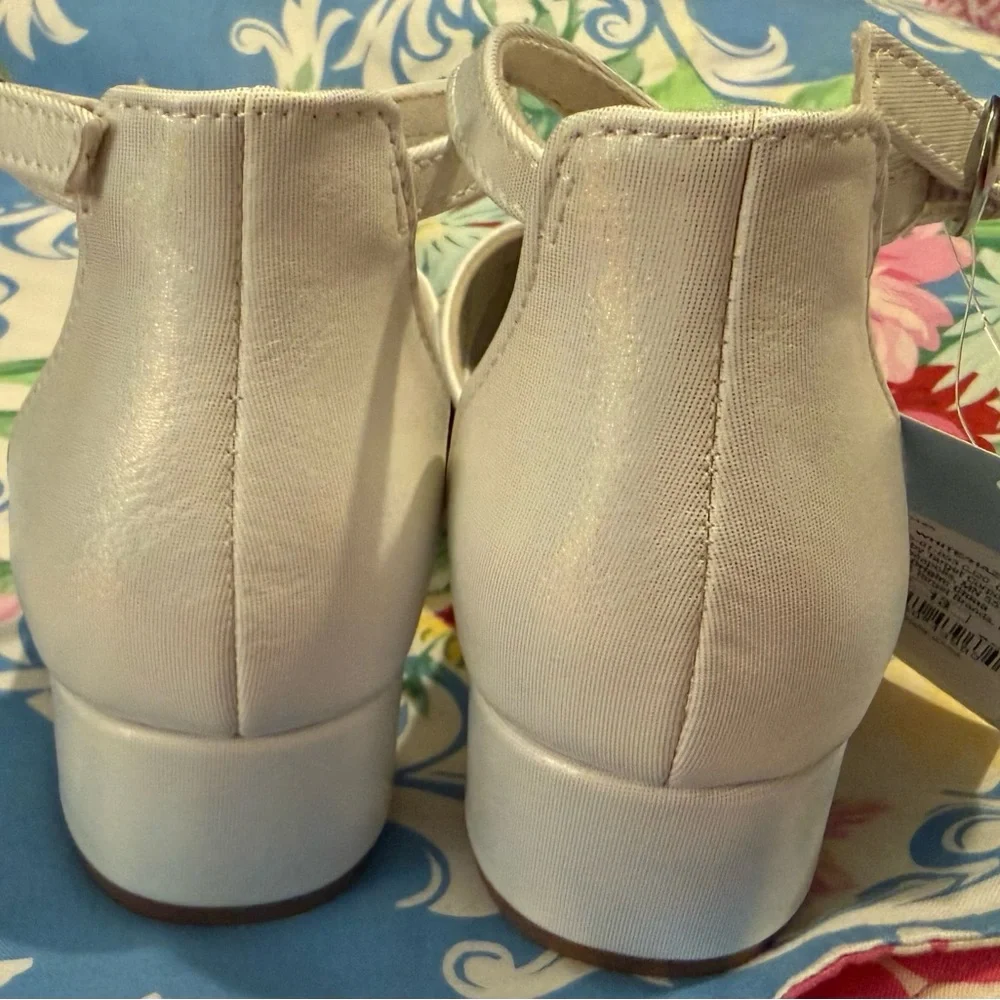 Cat & Jack Shimmery White Block Heeled Dress Shoes for Girls Size 13 Flower Girl